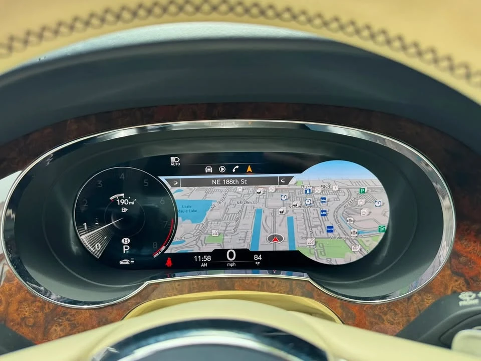 2023 Bentley Bentayga - Image 9 of 18