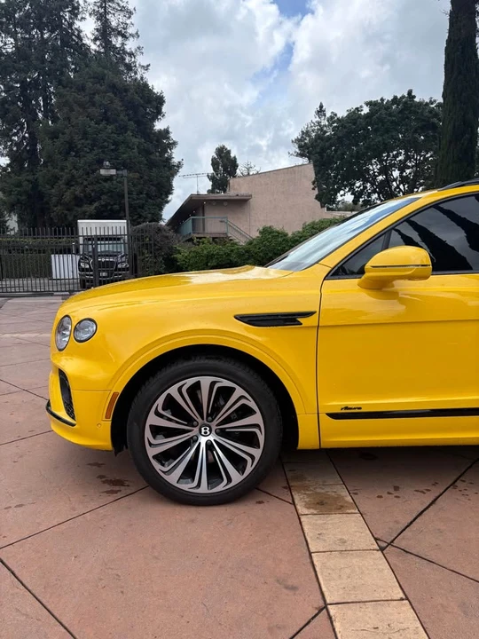2023 Bentley Bentayga - Image 2 of 19