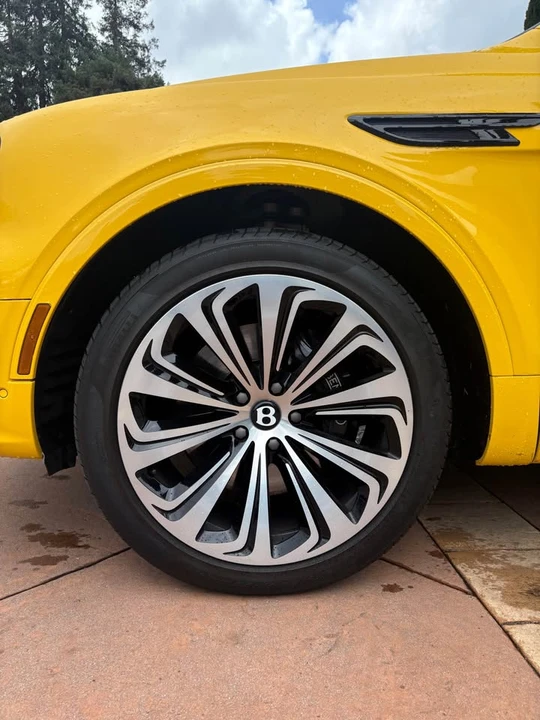 2023 Bentley Bentayga - Image 3 of 19