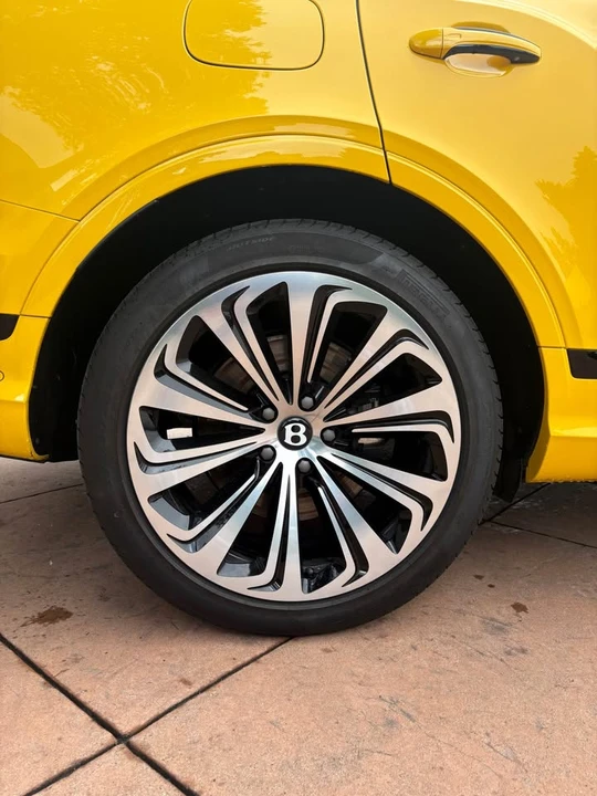 2023 Bentley Bentayga - Image 10 of 19