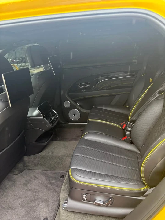 2023 Bentley Bentayga - Image 18 of 19