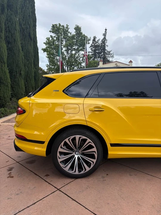 2023 Bentley Bentayga - Image 9 of 19