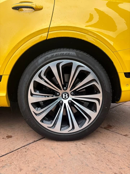 2023 Bentley Bentayga - Image 5 of 19