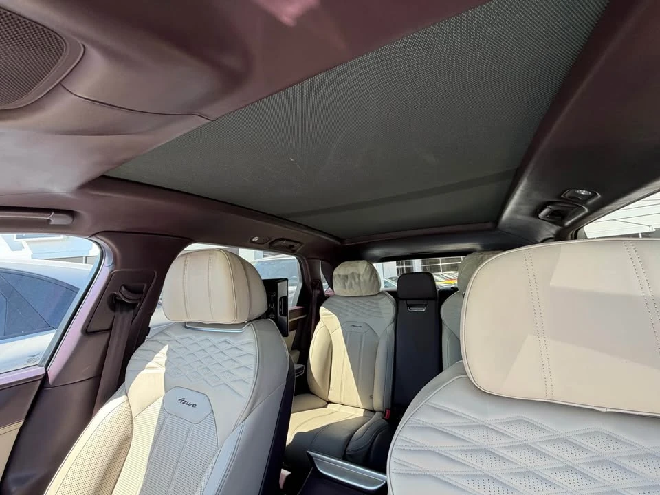 2023 Bentley Bentayga - Image 7 of 12