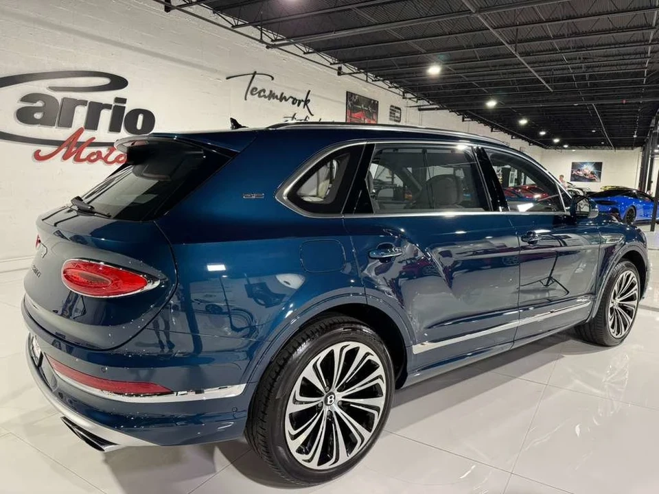 2023 Bentley Bentayga - Image 7 of 12