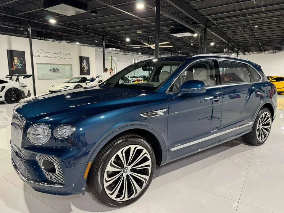 2023 Bentley Bentayga - Image 3 of 12