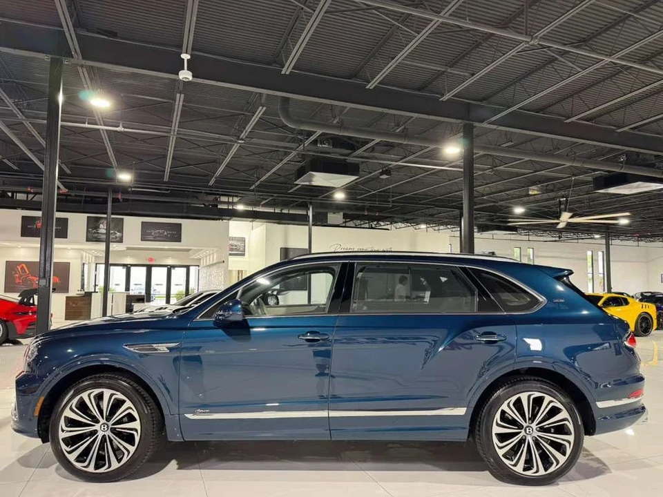 2023 Bentley Bentayga - Image 4 of 12