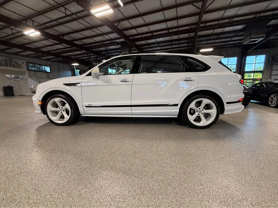 2023 Bentley Bentayga - Image 17 of 20