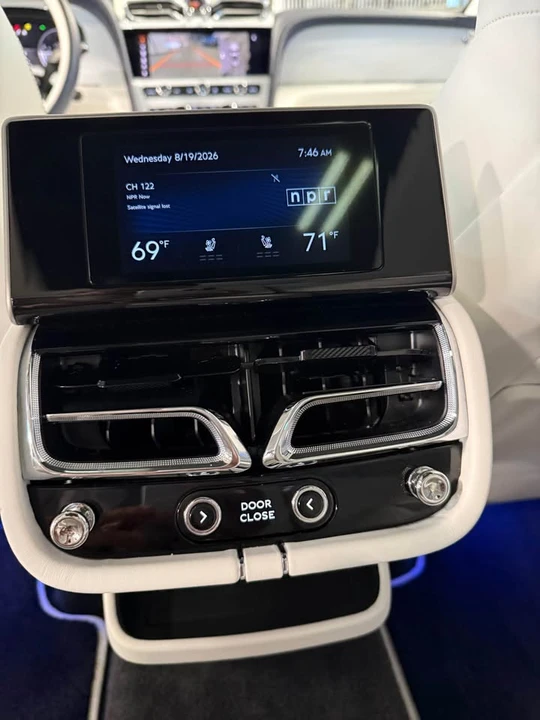 2023 Bentley Bentayga - Image 16 of 20
