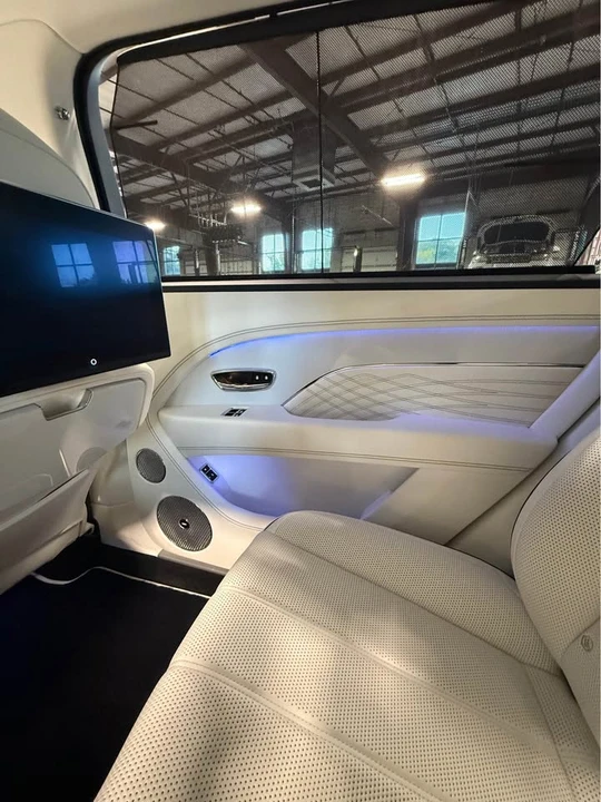 2023 Bentley Bentayga - Image 9 of 20
