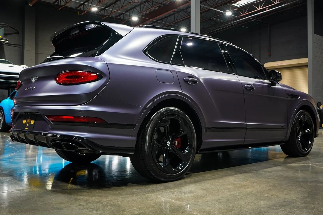 2023 Bentley Bentayga - Image 7 of 31