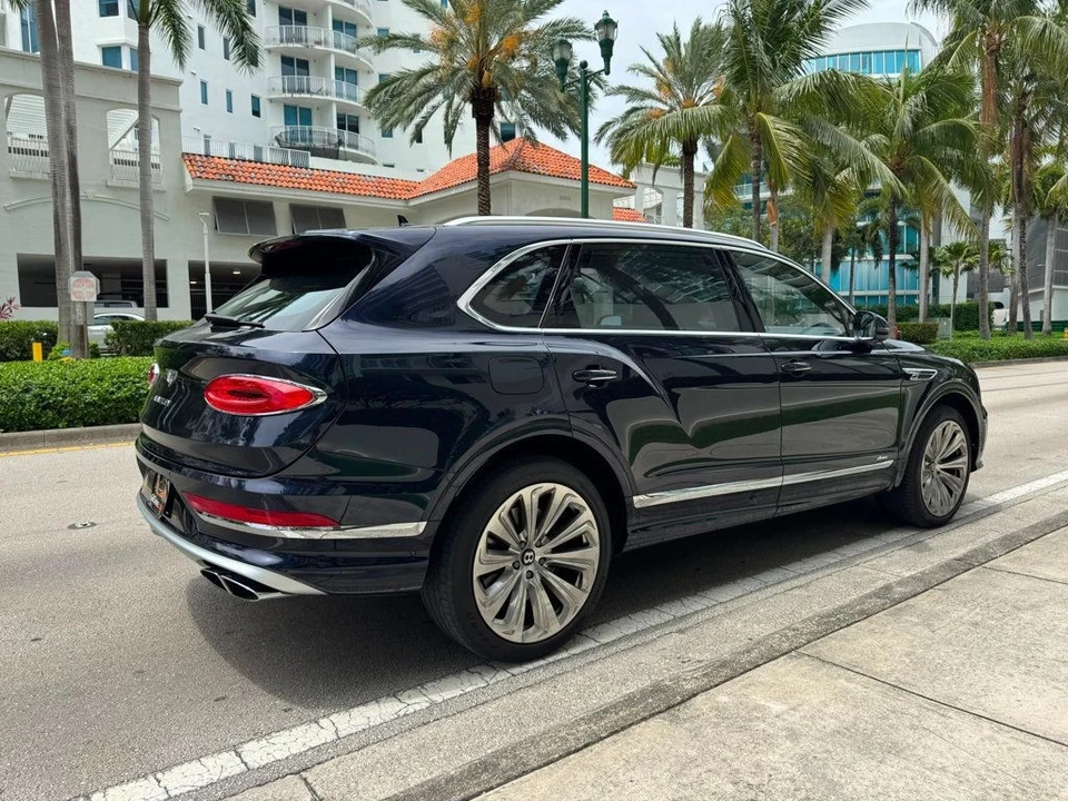 2023 Bentley Bentayga - Image 7 of 12