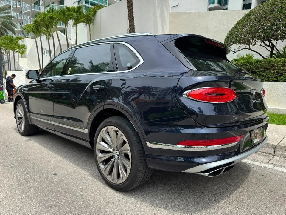 2023 Bentley Bentayga - Image 5 of 12
