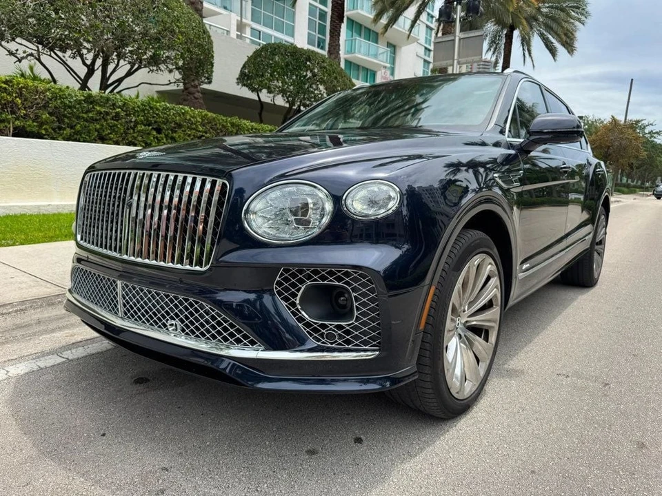 2023 Bentley Bentayga - Image 9 of 12