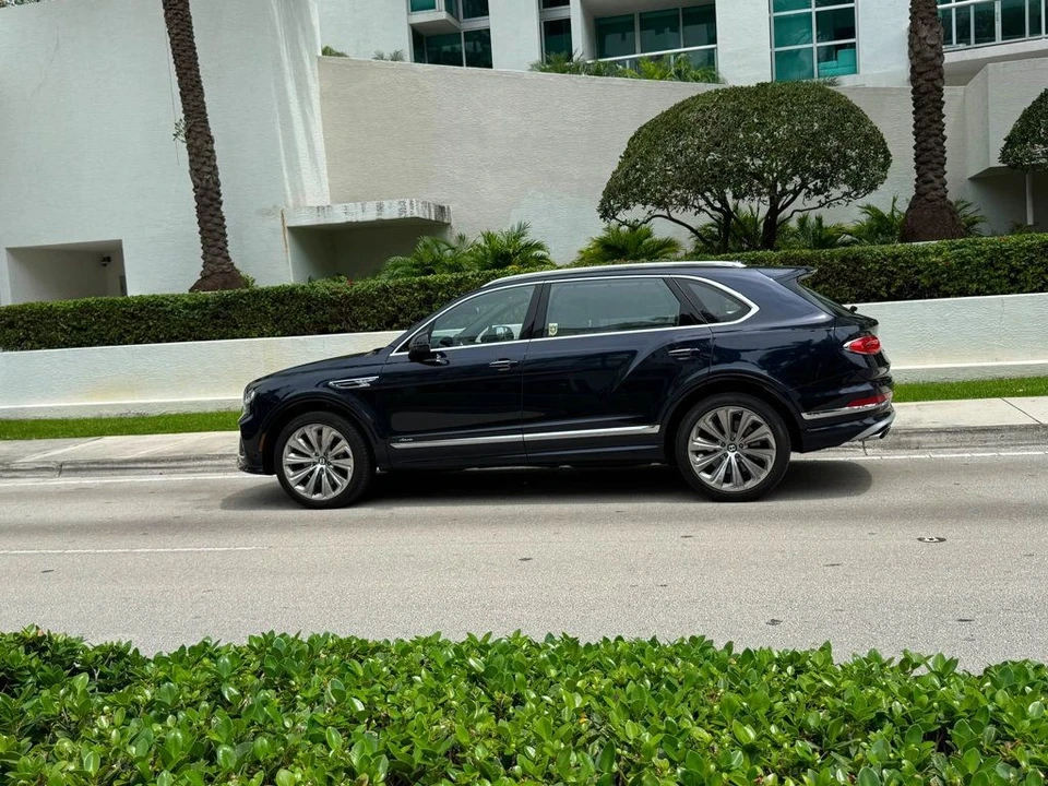 2023 Bentley Bentayga - Image 10 of 12