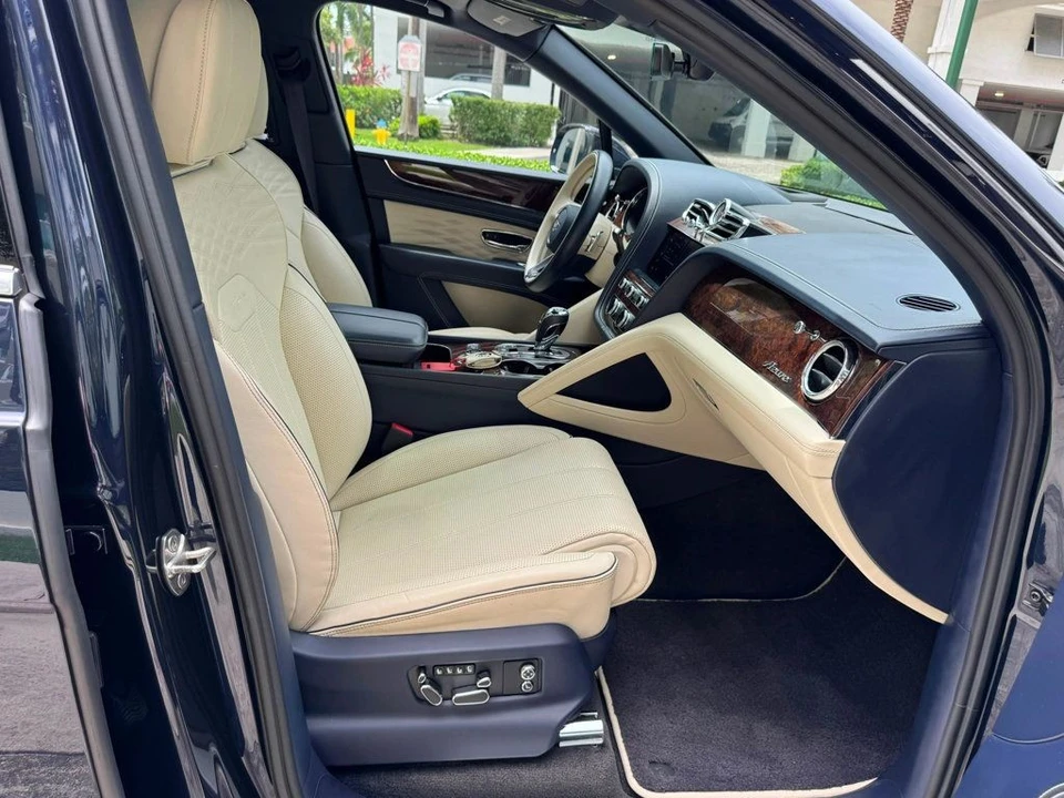 2023 Bentley Bentayga - Image 11 of 12