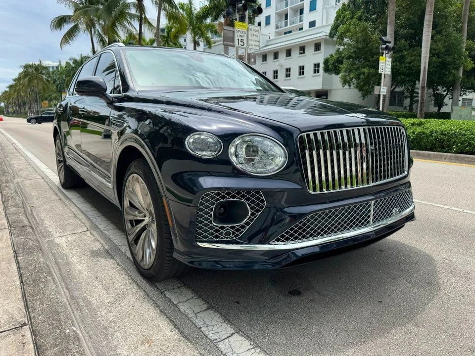 2023 Bentley Bentayga - Image 8 of 12