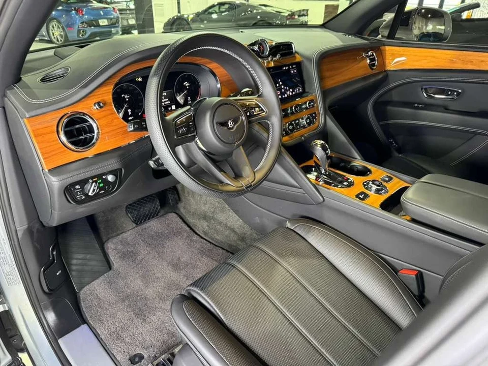 2023 Bentley Bentayga - Image 9 of 12