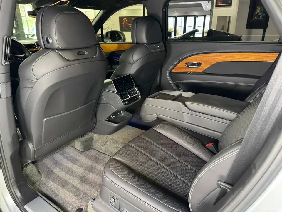 2023 Bentley Bentayga - Image 11 of 12
