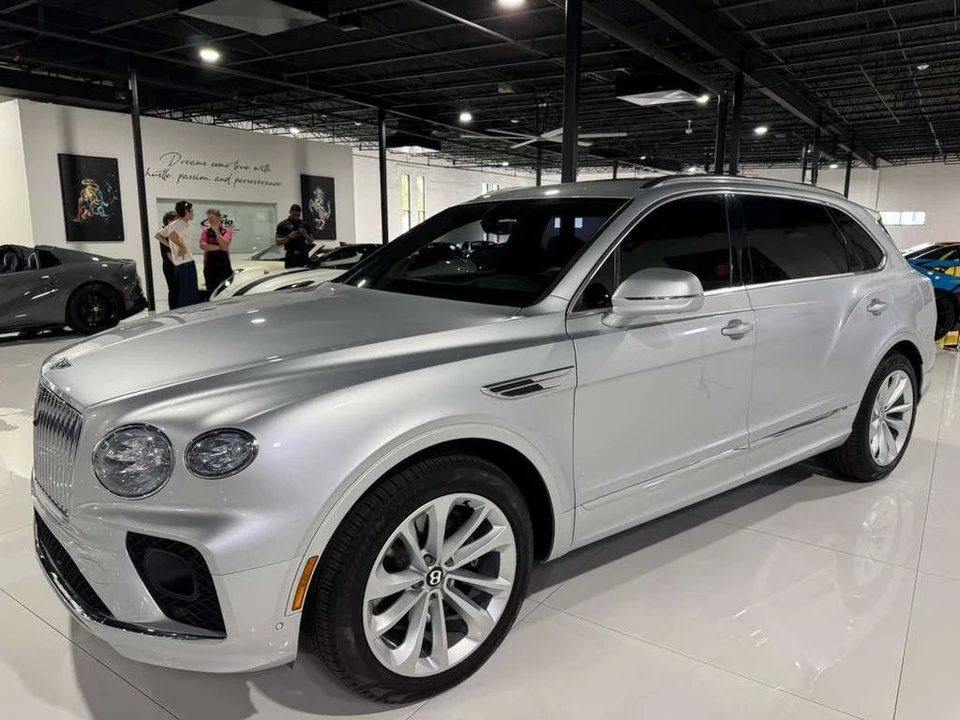 2023 Bentley Bentayga - Image 3 of 12
