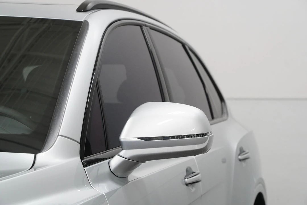 2023 Bentley Bentayga - Image 9 of 12