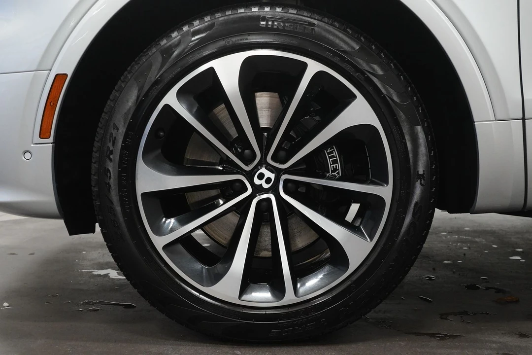 2023 Bentley Bentayga - Image 10 of 12