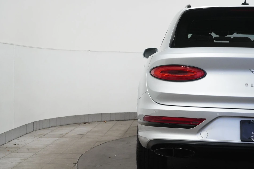 2023 Bentley Bentayga - Image 11 of 12