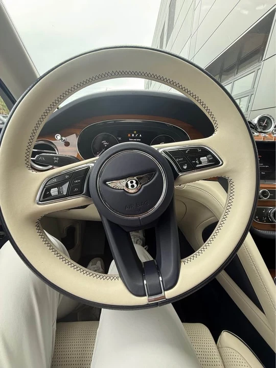 2023 Bentley Bentayga - Image 9 of 20