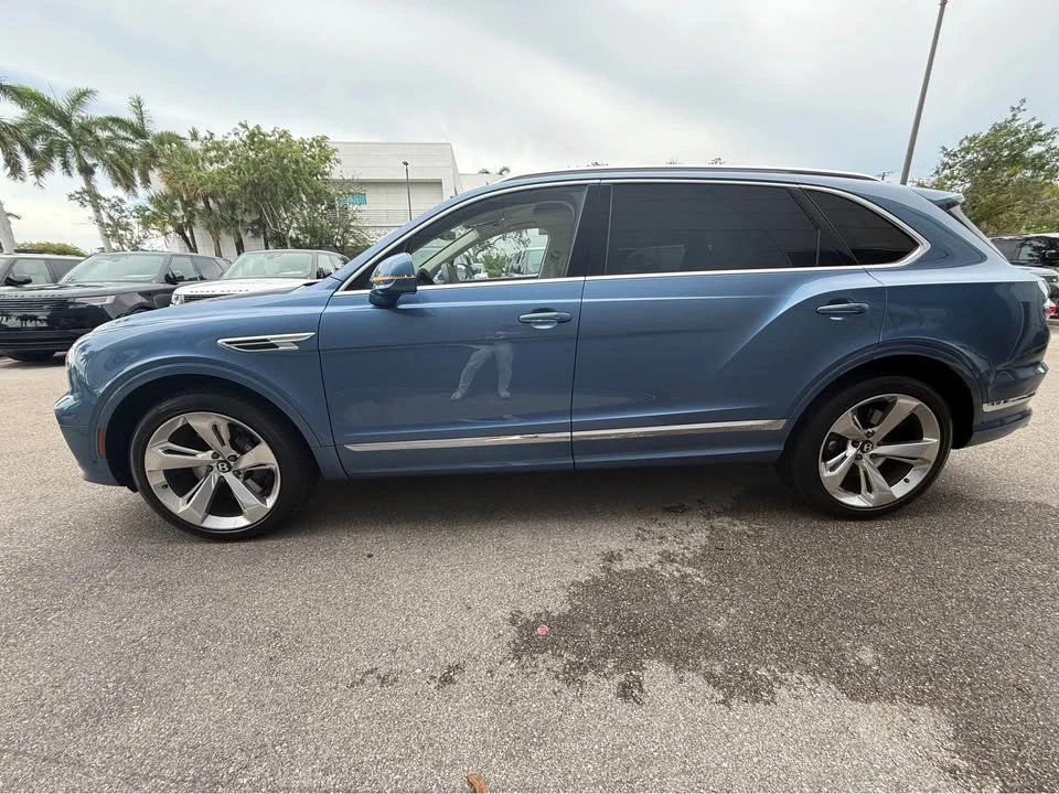2023 Bentley Bentayga - Image 15 of 20