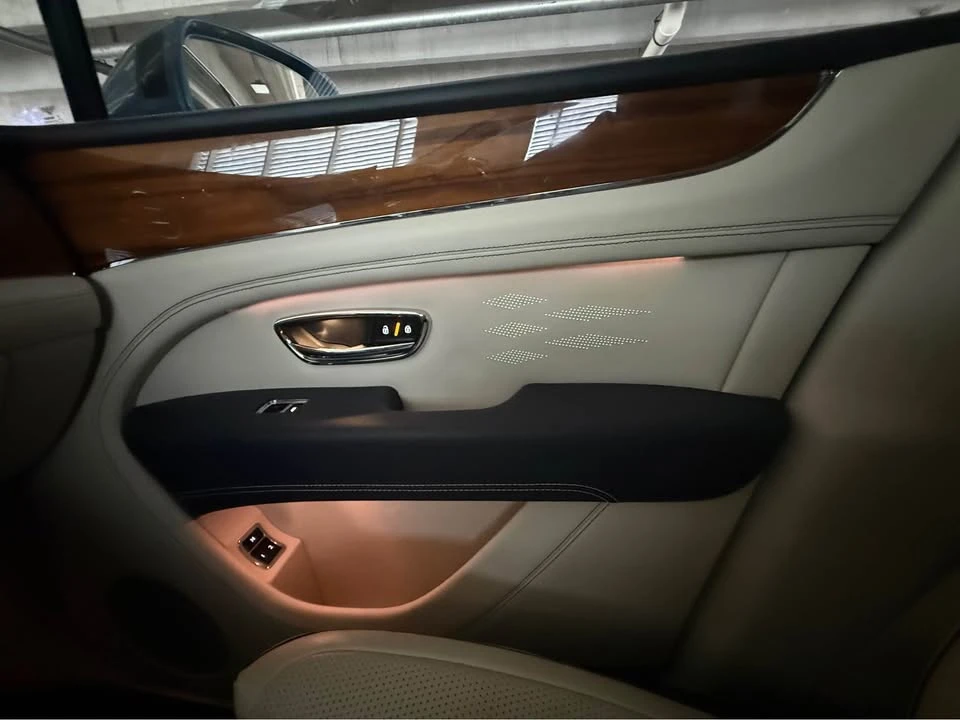 2023 Bentley Bentayga - Image 6 of 20