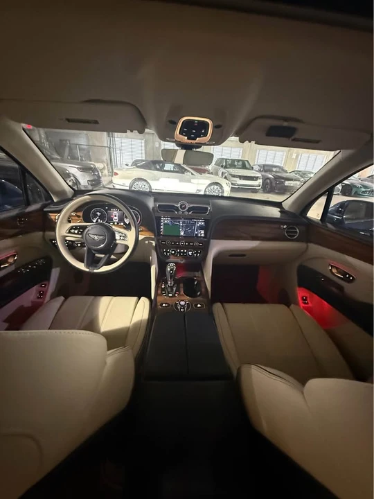 2023 Bentley Bentayga - Image 18 of 20