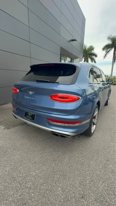 2023 Bentley Bentayga - Image 17 of 20