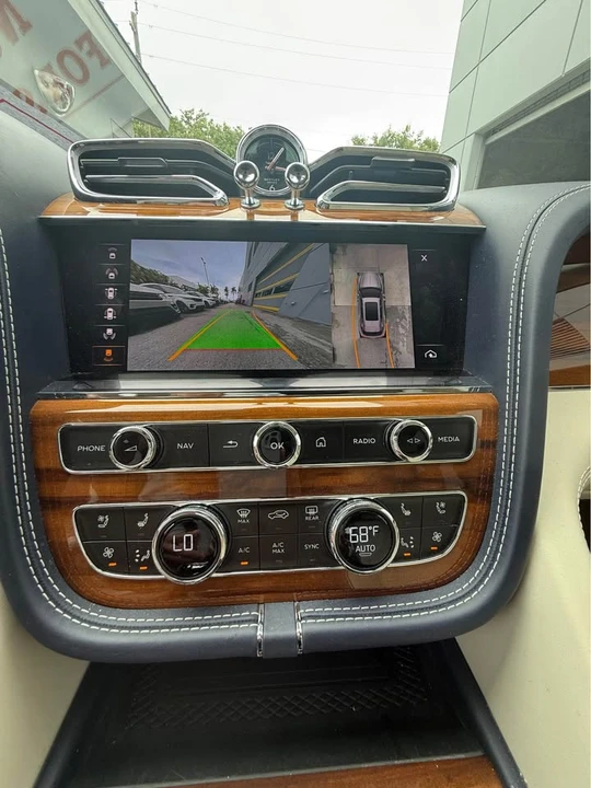 2023 Bentley Bentayga - Image 7 of 20