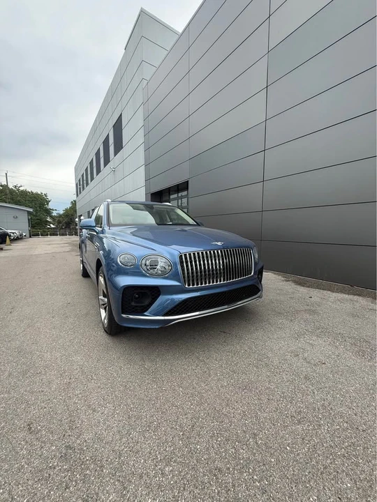 2023 Bentley Bentayga - Image 14 of 20