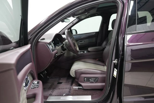 2023 Bentley Bentayga - Image 15 of 21