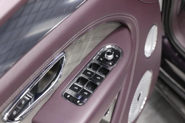 2023 Bentley Bentayga - Image 12 of 21