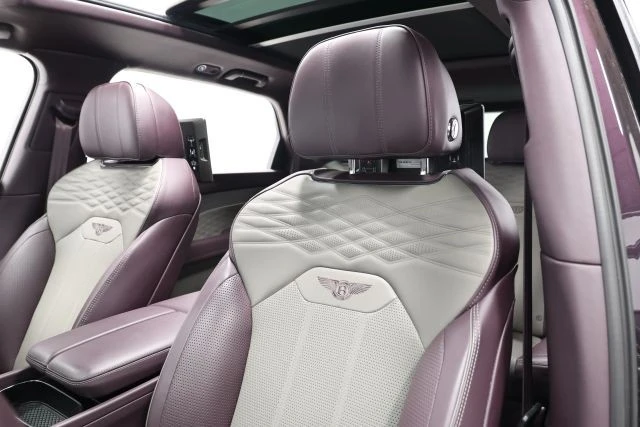 2023 Bentley Bentayga - Image 19 of 21