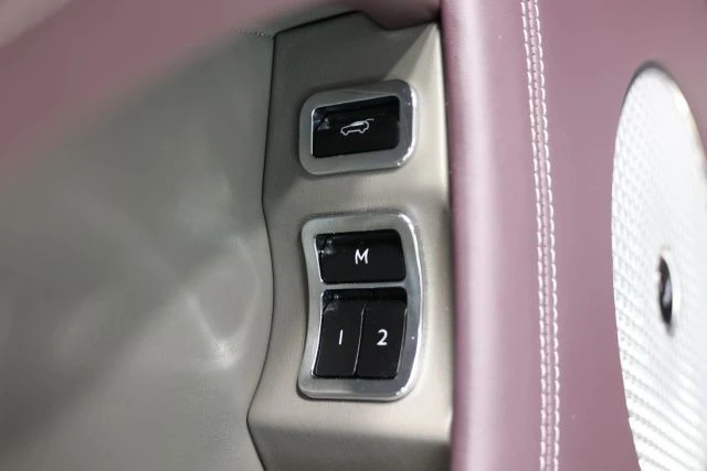 2023 Bentley Bentayga - Image 14 of 21