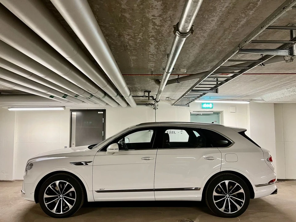 2023 Bentley Bentayga - Image 4 of 31