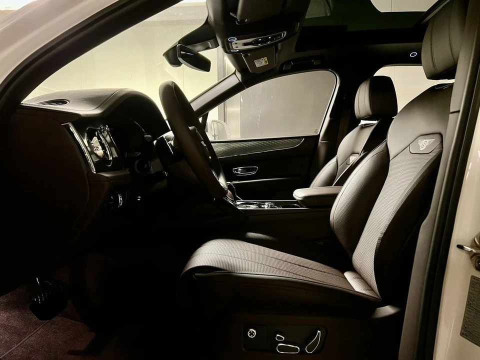 2023 Bentley Bentayga - Image 7 of 31