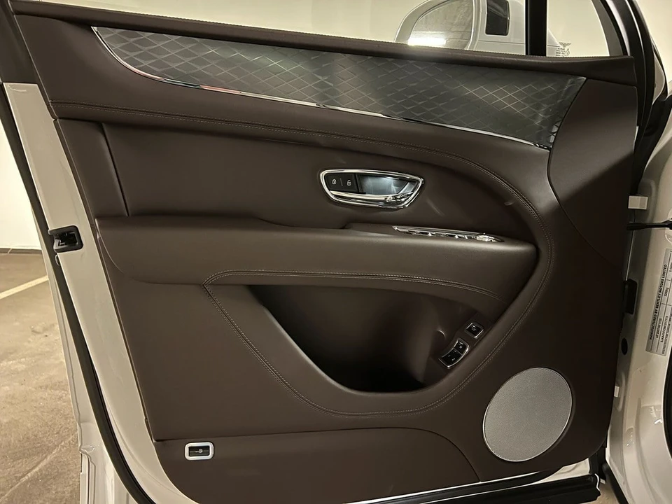 2023 Bentley Bentayga - Image 8 of 31