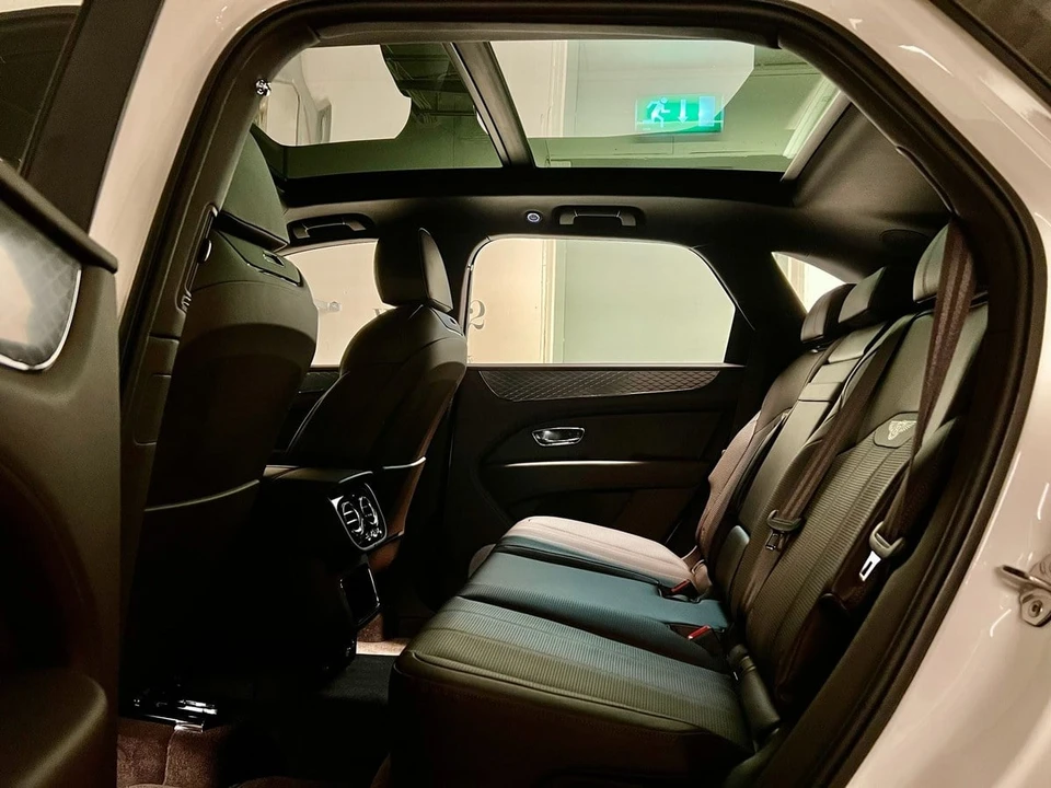 2023 Bentley Bentayga - Image 9 of 31