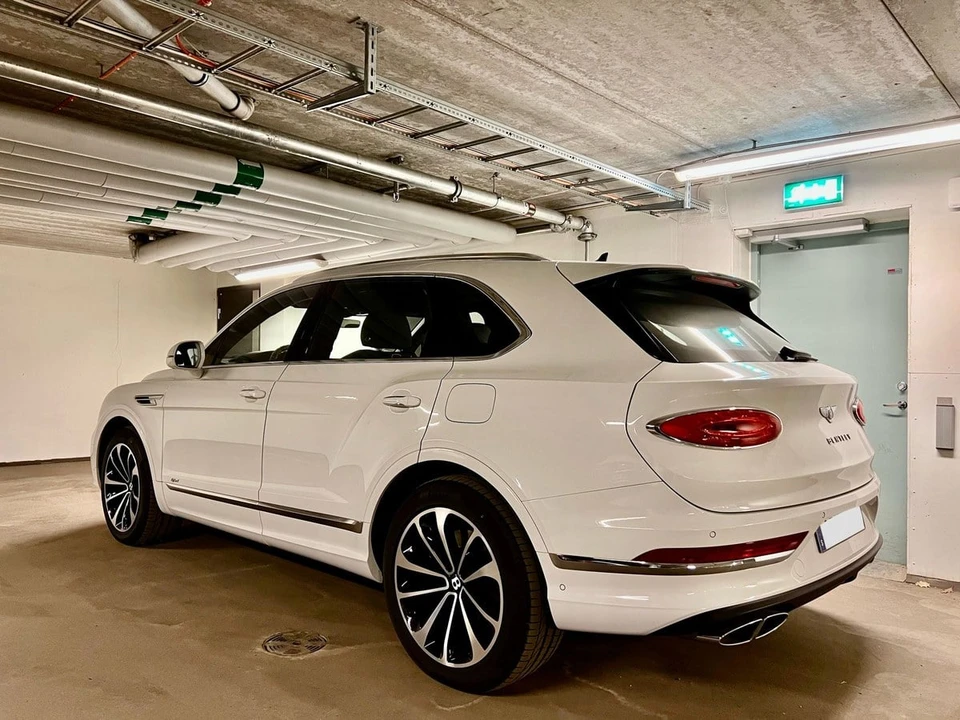 2023 Bentley Bentayga - Image 2 of 31