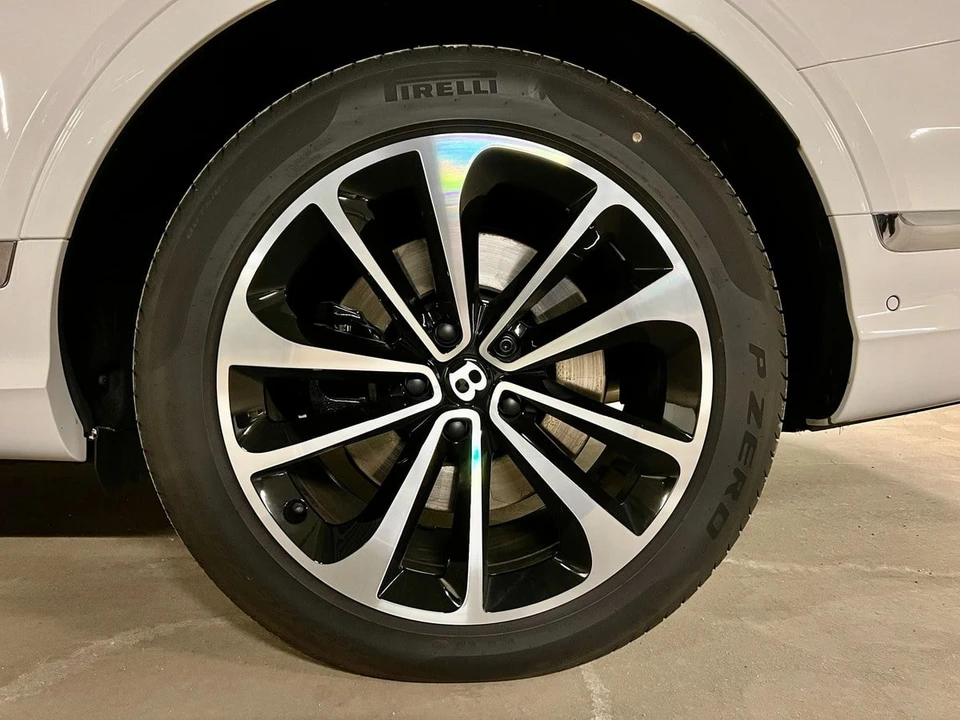 2023 Bentley Bentayga - Image 31 of 31