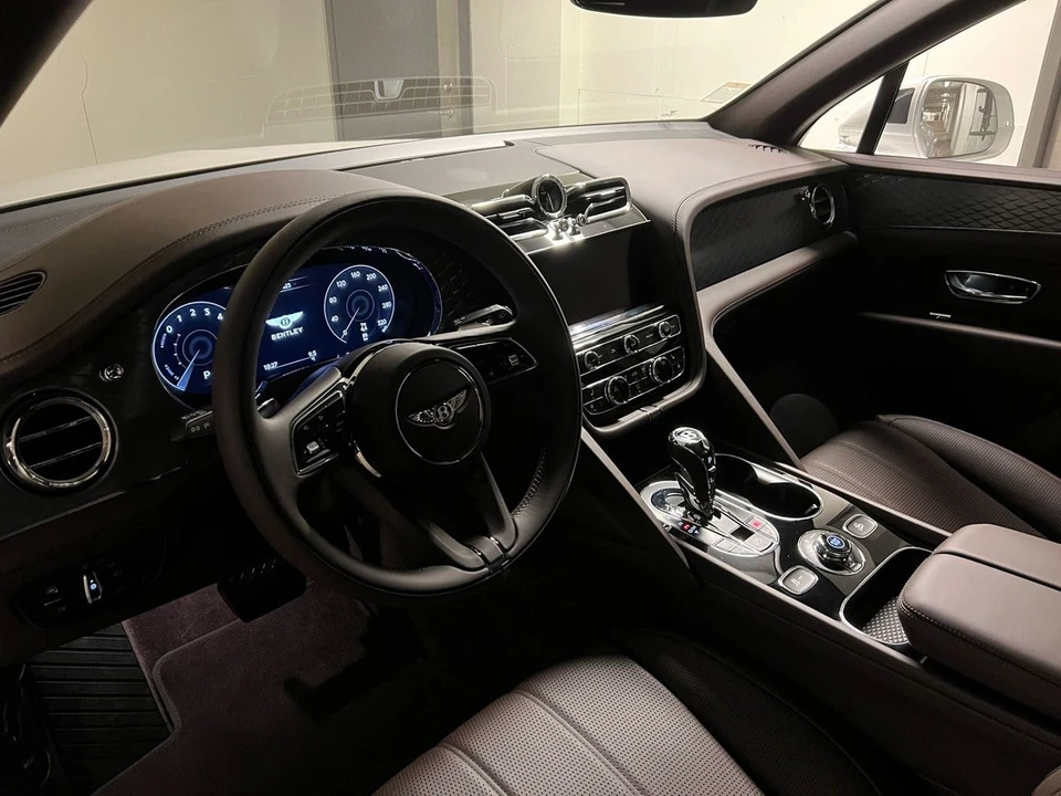 2023 Bentley Bentayga - Image 13 of 31