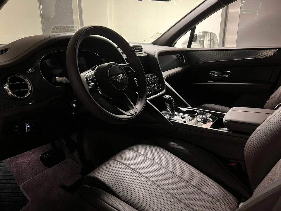 2023 Bentley Bentayga - Image 17 of 31