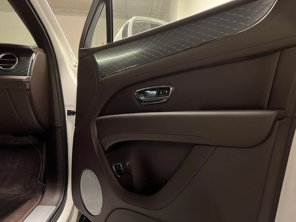 2023 Bentley Bentayga - Image 20 of 31