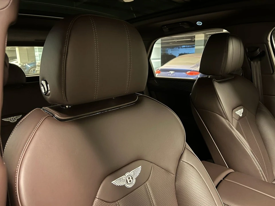 2023 Bentley Bentayga - Image 18 of 31