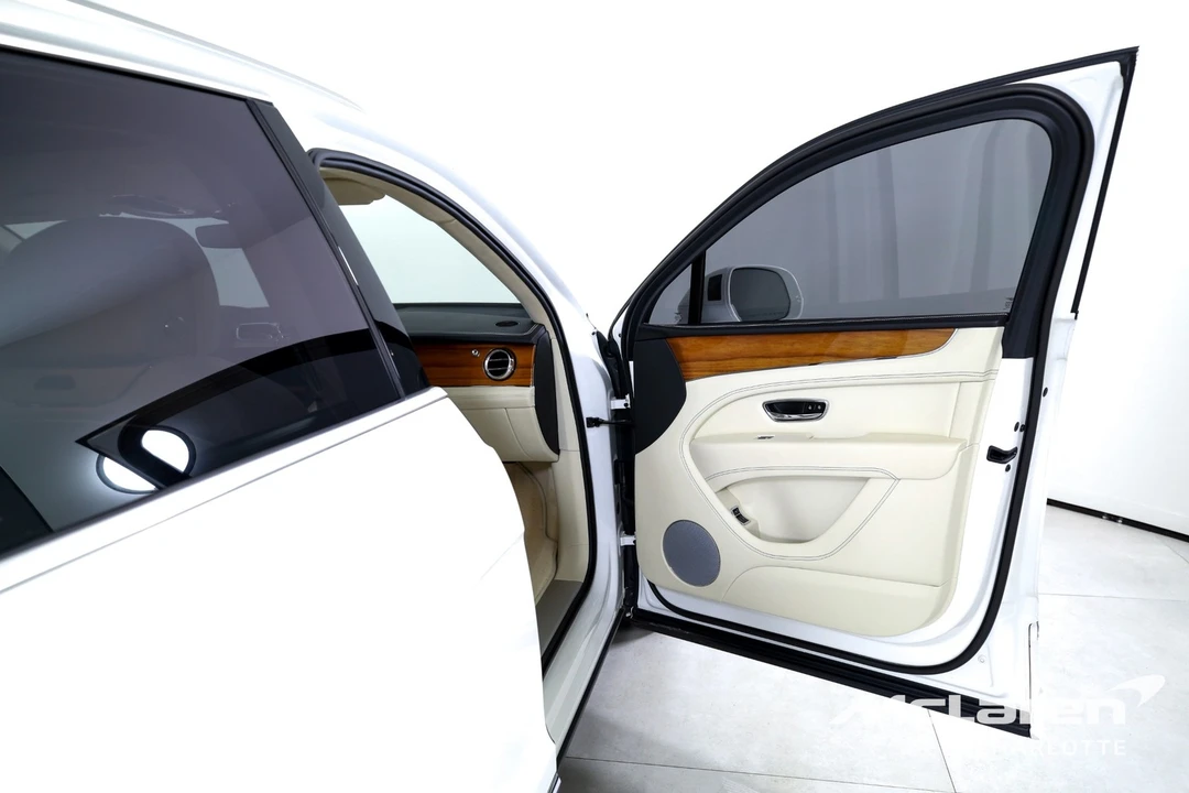 2023 Bentley Bentayga - Image 27 of 31