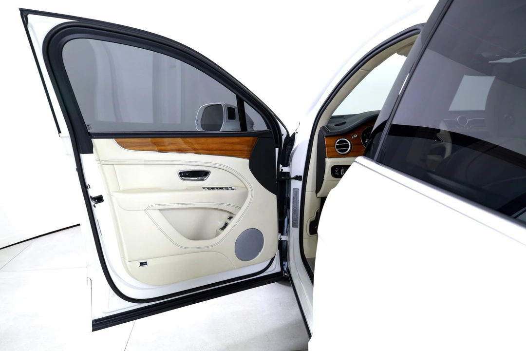 2023 Bentley Bentayga - Image 10 of 31